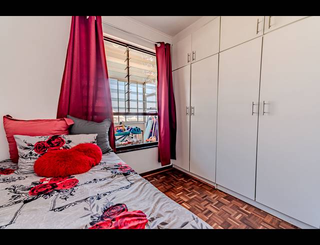 3 BEDROOM FLAT FOR SALE IN MORNINGSIDE